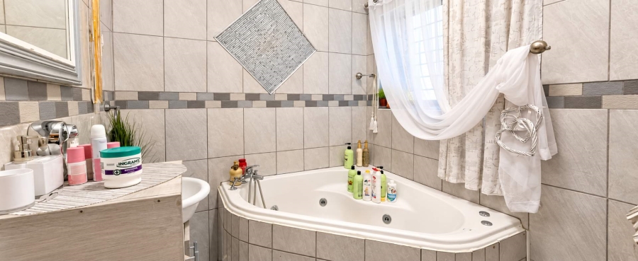 5 Bedroom Property for Sale in Kleinbaai Western Cape
